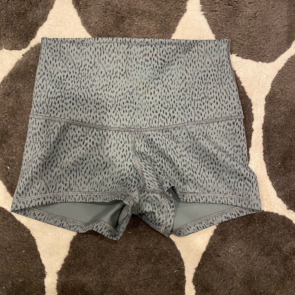 LULULEMON HIGHWAISTED SHORTS